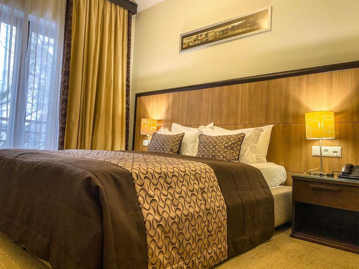 Park-Hotel Kidev Chubynske Екстериор снимка