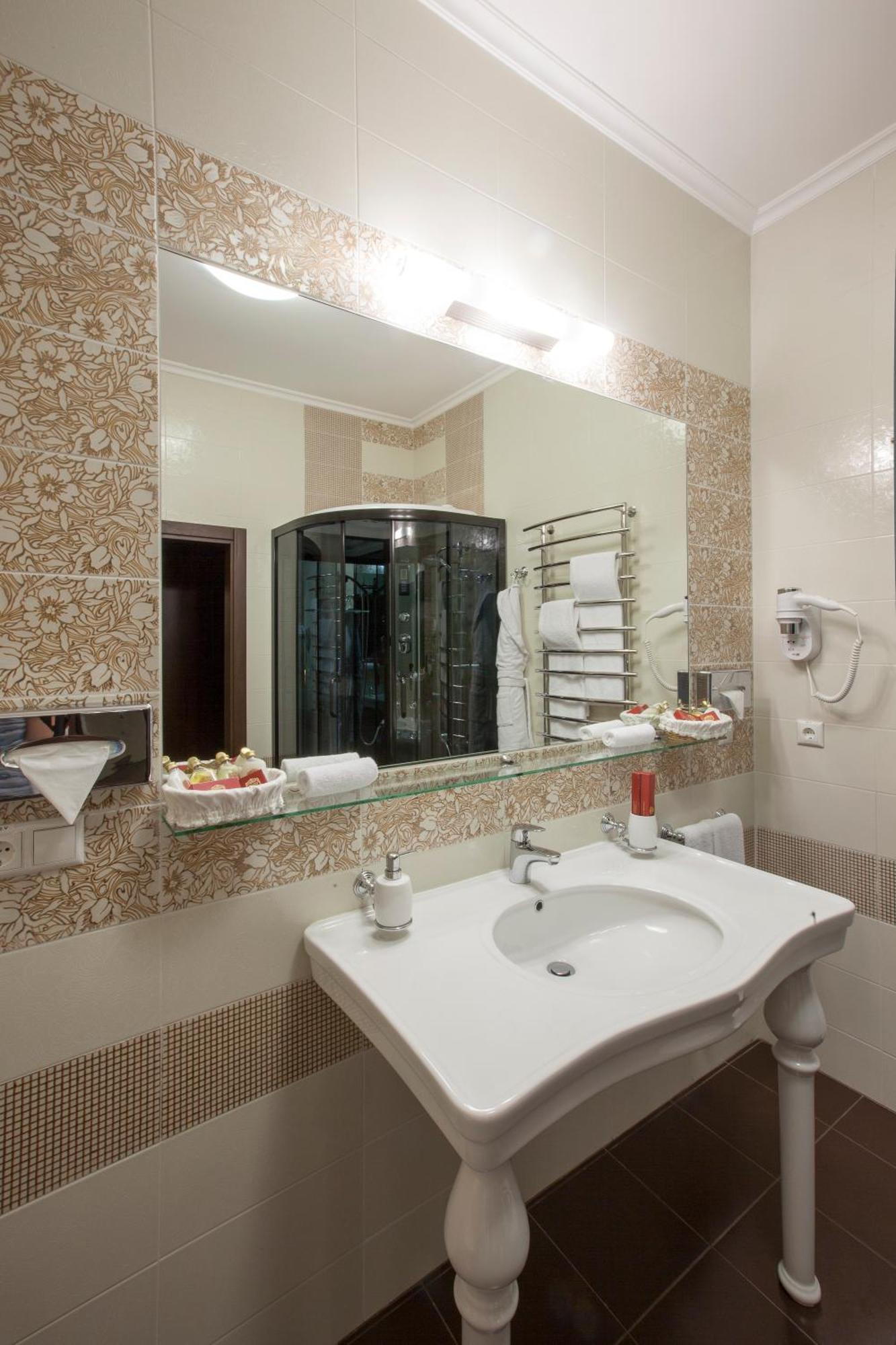 Park-Hotel Kidev Chubynske Екстериор снимка