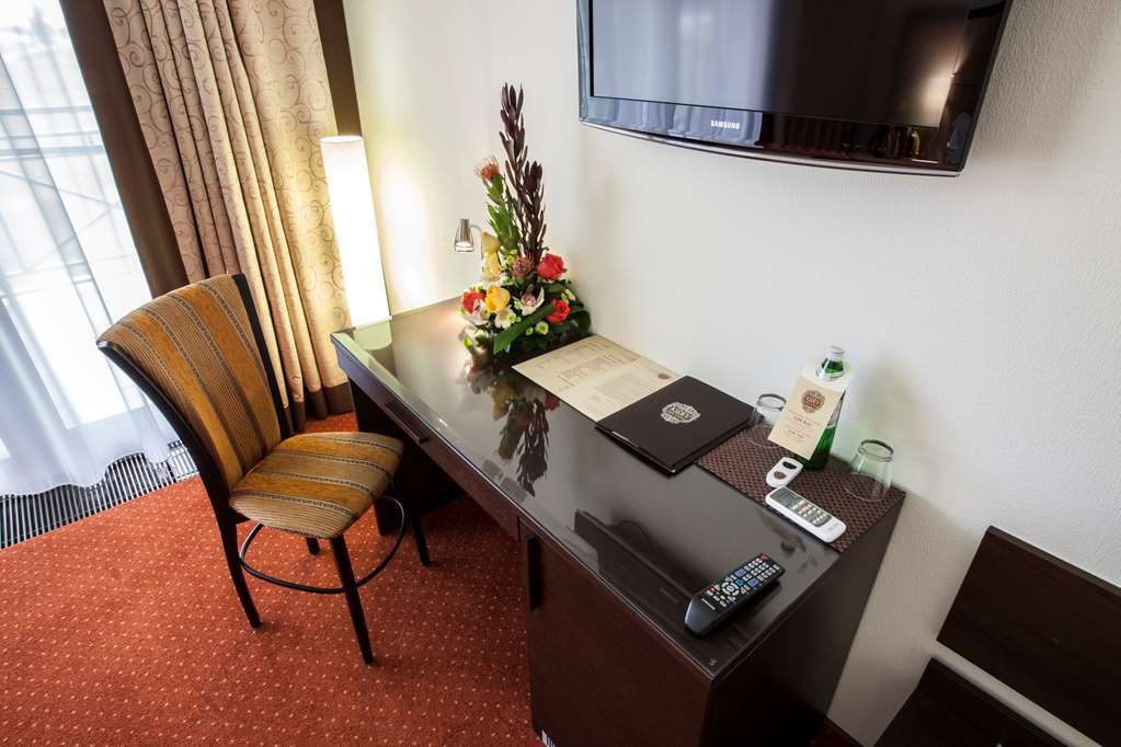 Park-Hotel Kidev Chubynske Стая снимка