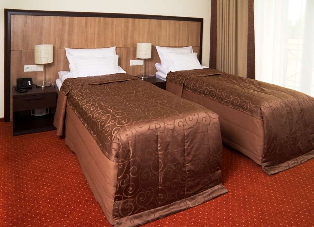 Park-Hotel Kidev Chubynske Стая снимка