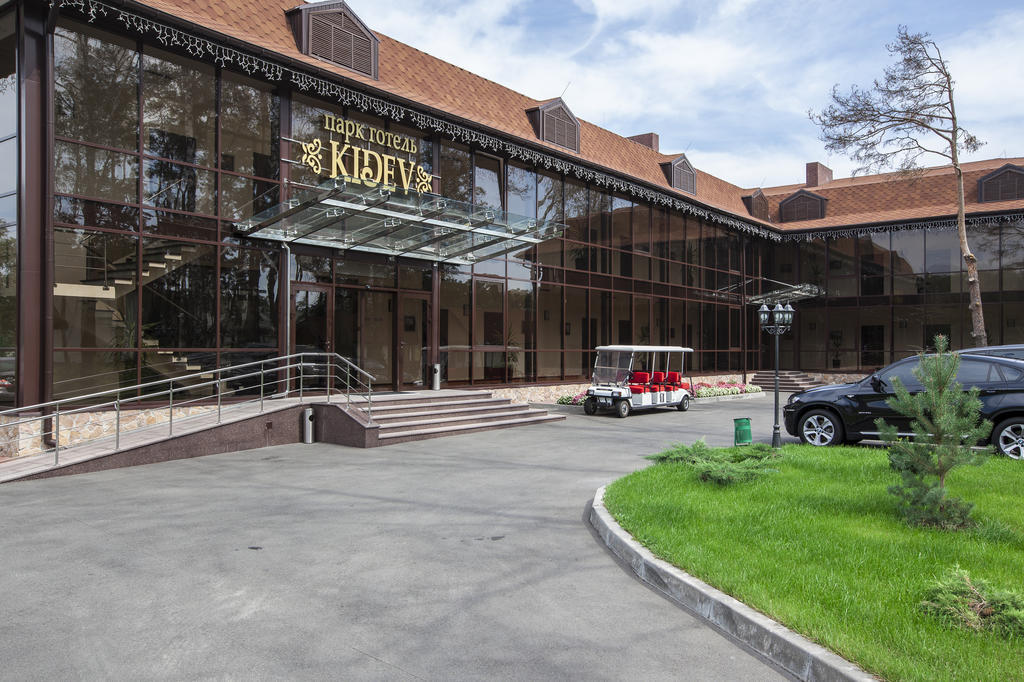 Park-Hotel Kidev Chubynske Екстериор снимка